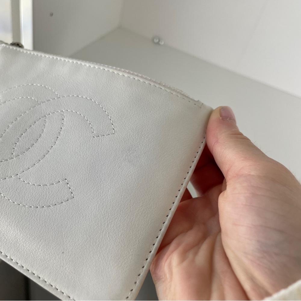Chanel White lambskin Leather cc logo Clutch pouch silver hardware - Picture 4 of 14